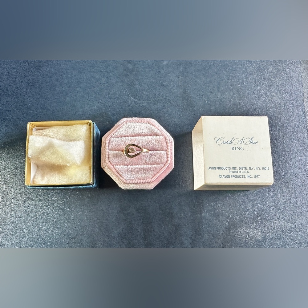 Dainty Vintage 1977 Avon Catch a Star Pinky Ring Size 5.5